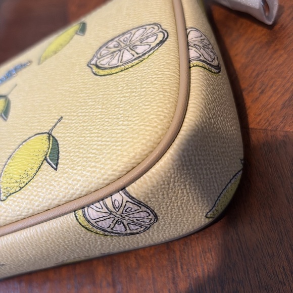 Coach Nolita 19 Lemon mini bag
Satchel Leather yellow garden Glade multi NWT - Picture 10 of 14